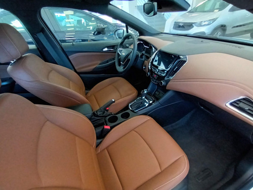 Imagen 14 de 21 de Chevrolet Cruze 5 P 1.4 Premier Ao
