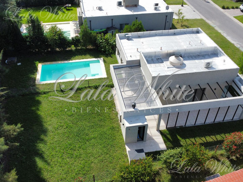 Casa En Venta En Santa Juana Canning