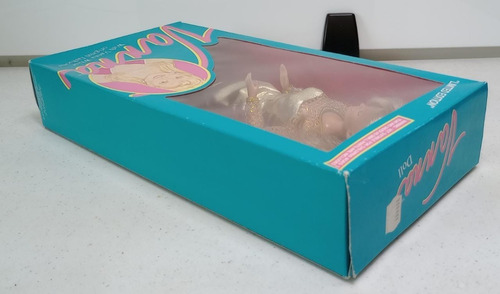 Vanna White Doll Vintage 1990 12 Pulgadas Sellada Tip Barbie (Usado)