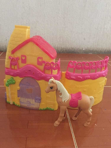 Casa De Juguete Amarilla Con Caballo Pony