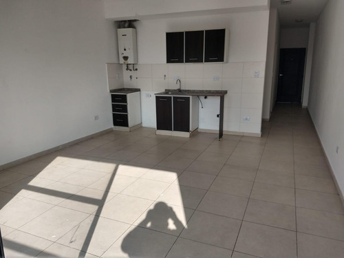 Imagen 2 de 15 de Excelente Departamento 2 Ambientes Al Frente Con Balcon - Zona La Tablada
