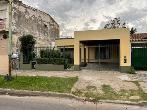 Casa Tipo Ph En Venta. Lote 9 X 25. Monte Grande