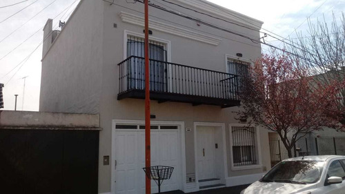 Imagen 1 de 13 de Casa En Lujan Centro Con Detalles De Categoria. Oportunidad!
