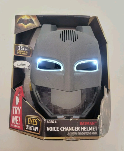 Batman X Superman - Mascara Eletrônica Com Som E Luz  Mattel