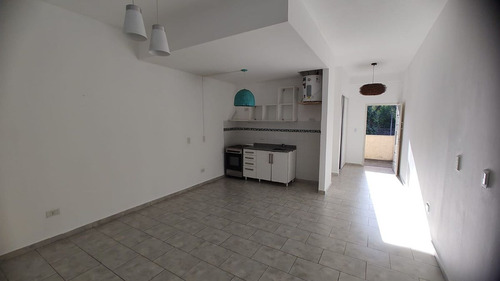 Monoambiente En Alquiler Con Balcón Y Parrilla