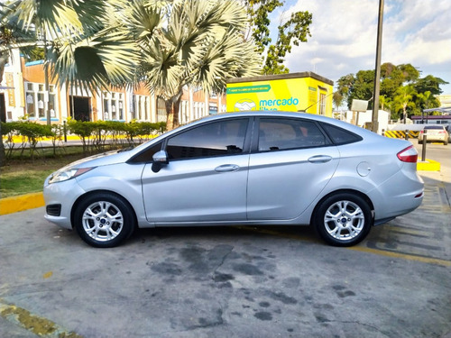 Imagen 3 de 11 de Ford Fiesta Titanium