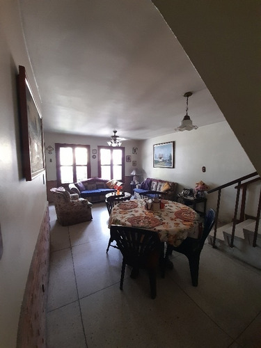 Imagen 19 de 28 de Fernando Guerrero Vende Casa Urb Trigal Sur Calle Abierta, Av Ppal Del Triga