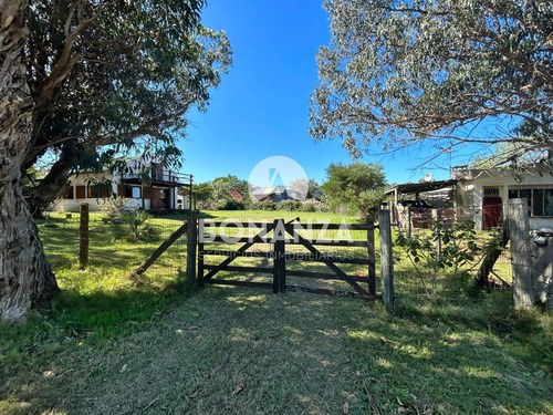 Casa En Venta A Tres Cuadras De La Playa. Piriápolis - Punta Negra. 1590 Metros Cuadrados De Terreno.