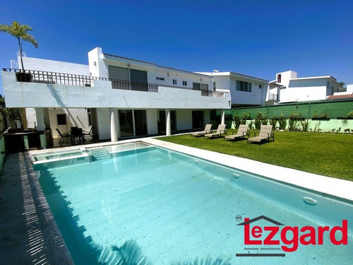 Presentamos Bonita Casa Con Moderno Y Elegante Diseño Con Comodidades Que Le Encantaran