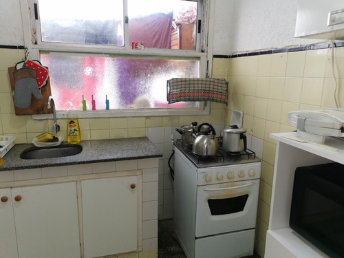 Imagen 6 de 11 de Kv Amplio Apto Pocitos , Alquilado, 2 Dormitorios, Baño, Gran Terraza, Lavadero