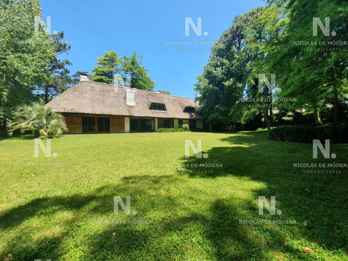 Casa Exclusiva En La Zona Del Golf, Oportunidad En Punta Del Este.- Ref: 2080