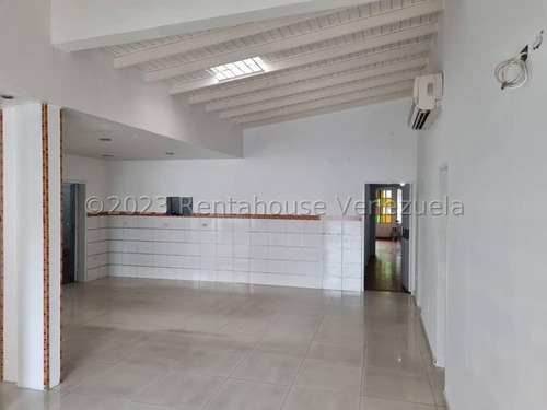 Local Comercial En Venta En Nueva Segovia Barquisimeto Lara -- %%m-c-t%% Cod. 24 Guion 3 7 5 9
