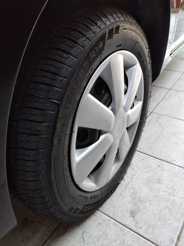 Imagem 8 de 11 de Renault Clio 2014 1.0 16v Expression Hi-power 5p