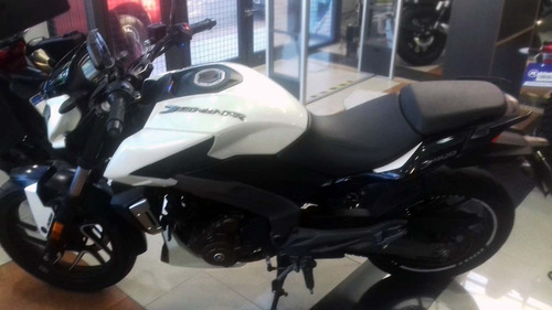 Bajaj Rouser Dominar 400 - 2017