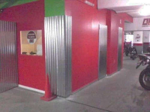 Imagen 9 de 13 de Hipolito Yrigoyen 3600 ** Planta Baja. Espacios Guardamotos Cubiertas Y Descubiertas . Con Escritura.
