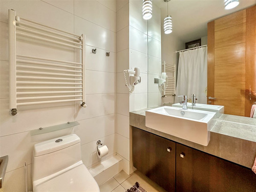 Departamento En Venta De 4 Dorm. En Lo Barnechea