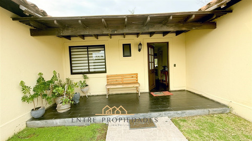 Casa En Venta De 4 Dorm. En Colina