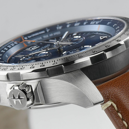 Reloj Hamilton Aviation X-wind Gmt Chrono Quartz H77922541 Malla Marrón Bisel Plateado Fondo Azul