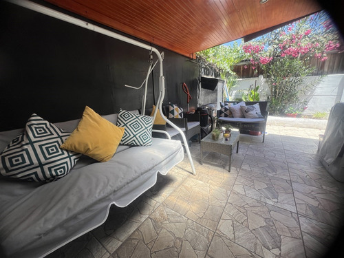 Casa En Venta De 3 Dorm. En La Florida