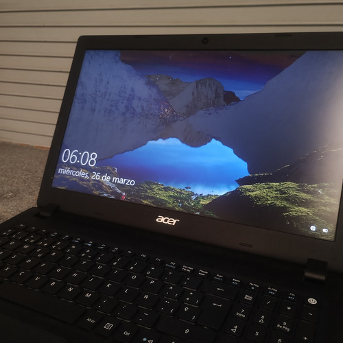 Laptop Acer Aspire A315-51 8gb Ram,core I3, Windows 10 Negro Boton Blanco (Usado)