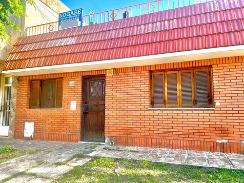 Venta Casa Al Frente Dos Dormitorios Azcuenaga 