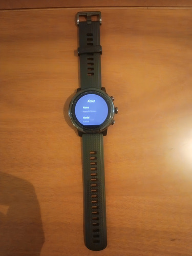 Smartwatch Amazfit Sport Stratos display de 1.34" con correa de silicona color negro y caja color negro/rojo