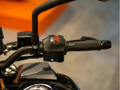 Imagen 5 de 25 de Ktm Duke 390 Gris Usado Seleccionado