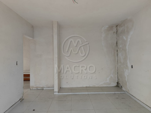 Casa En Venta En Col. Narciso Mendoza Con Amplias Recamaras Y Jardín.