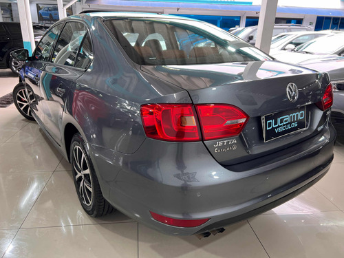 Volkswagen Jetta 2.0 Comfortline Flex 4p Automática