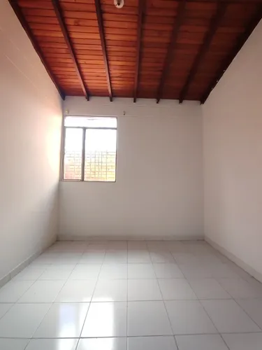 Casa En Arriendo En Prados Del Este. Cod A30234