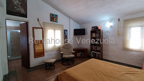 Hermosa Casa Con Excelentes Acabados, Ubicada En Una De Las Mejores, Zonas Del Trigal Norte, Cocina Equipada, Aires Acondicionados Y De Doble Nivel, Jardín Interno Con Jacuzzi, Balcón En La Habitación