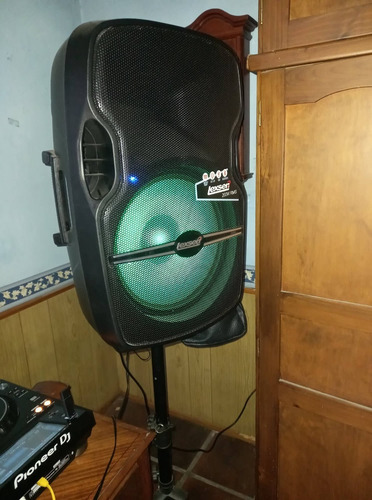 Imagen 2 de 3 de Parlante 10 Lexsen Nuevito Con Tripode