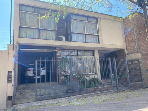 Venta Amplia Casa Apta Desarrollo 4ta Secc Mendoza