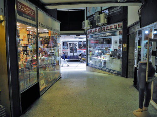 Imagen 2 de 9 de Venta De Local Comercial En Centro