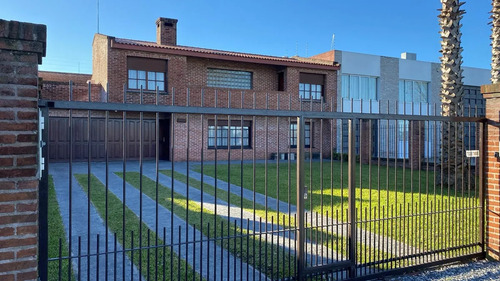 Vendo En Colon Casa Con Piscina , Barbacoa De 3 Dorm. Y Gar