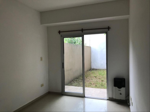 Monoambiente En Alquiler, Amplio