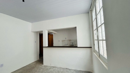 Alquiler Casa De 3 Dormitorios En Barrio Cerro Con Cochera