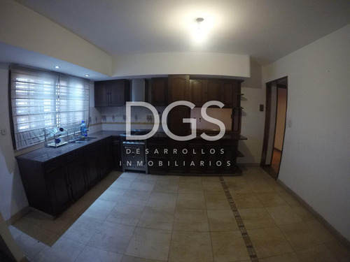 Casa 5 Ambientes En Venta En Banfield