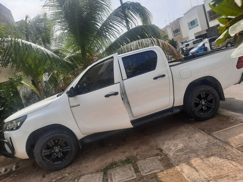 Toyota Hilux 2.7 Cabina Doble At