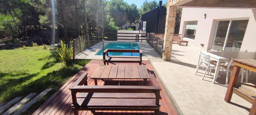 Casa En De 5 Dormitorios C/ Piscina Costa Esmeralda