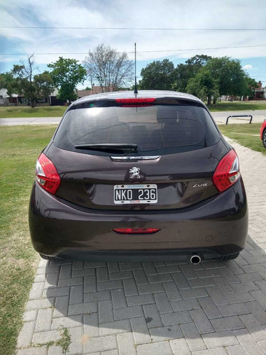 Imagen 4 de 11 de Peugeot 208 2014 1.6 Feline Pack Cuir