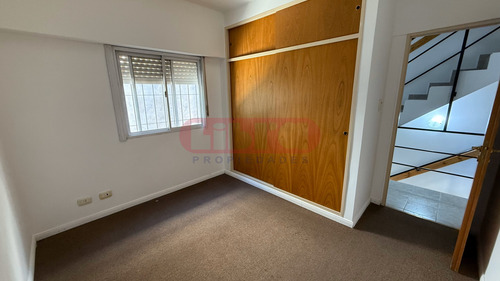 Duplex 4 Amb En Venta Con Cochera Y Patio Munro.