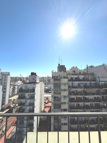 Departamento Sobre Avenida - 3 Amb Al Frente - 2 Balcones - Excelente Vista Y Ubicacion
