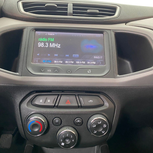 Imagem 8 de 13 de Chevrolet Ônix Flexpower 1.0 Lt 2015
