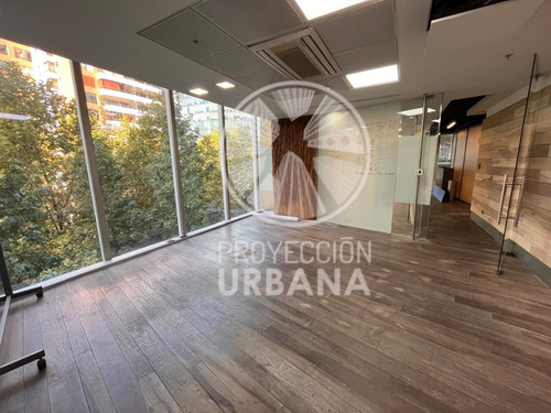 Excelente Oficina Con Terraza, Metro Manquehue, Nlc