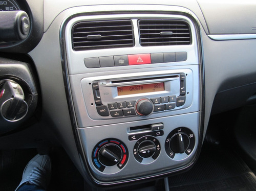 Imagem 11 de 15 de Fiat Punto 1.4 Attractive Italia 8v