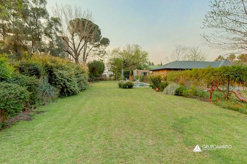 Venta Rosario Fisherton Importante Propiedad Sobre Bv. Argentino. Jardin Y Piscina.