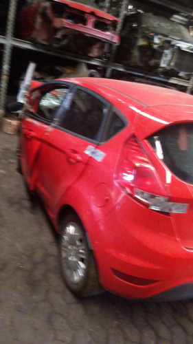 Imagem 1 de 3 de Sucata De Ford New Fiesta Hatch - Motor Câmbio Peças Aces
