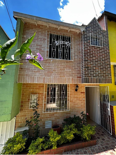 Vendo Casa Remodelada En Cataluña, Buenos Aires