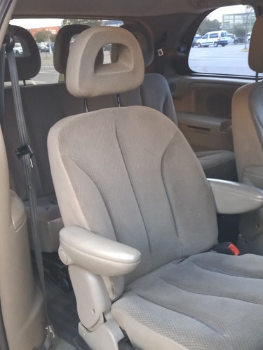 Imagen 8 de 13 de Chrysler Caravan 2004 3.3 Se 3.3